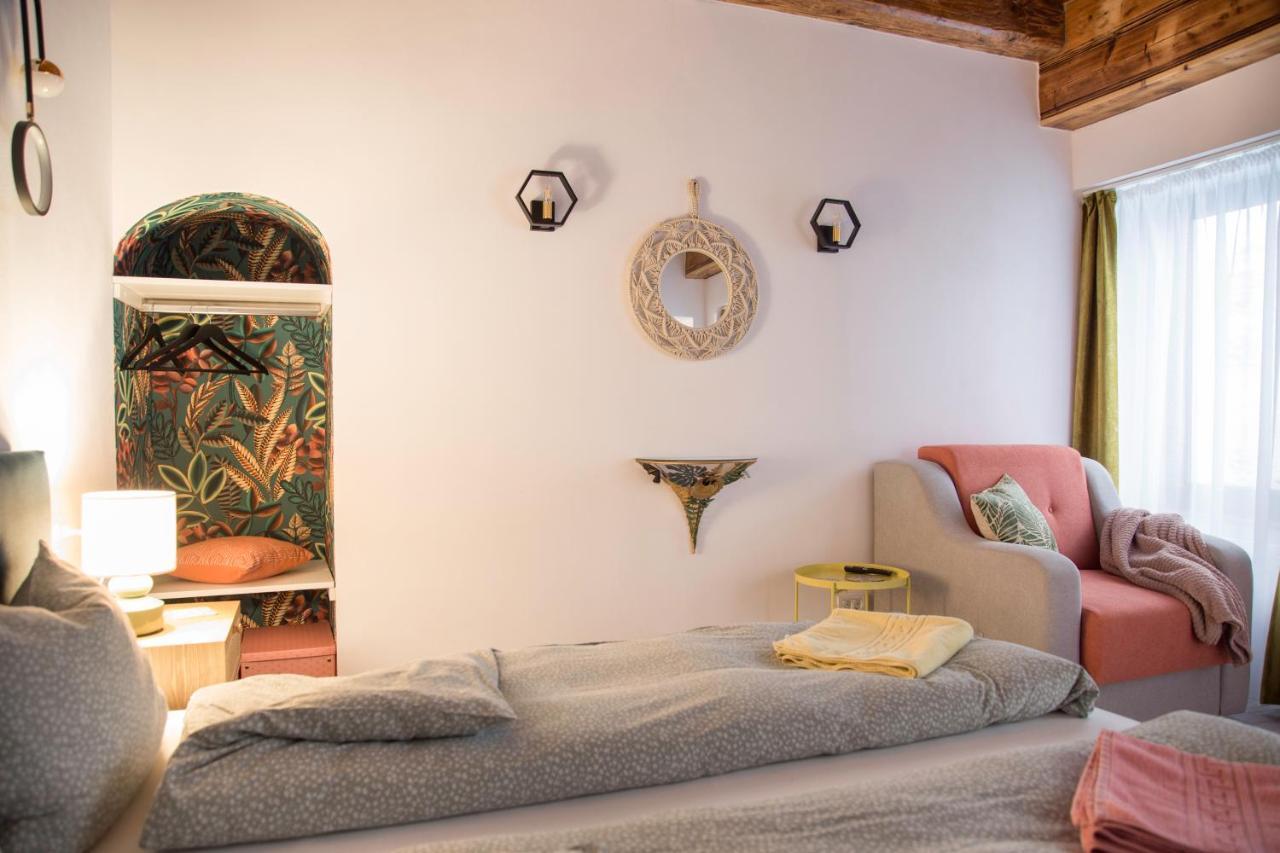 Seek And Hide - Csilla'S Tiny Hideaway Braşov Exterior foto